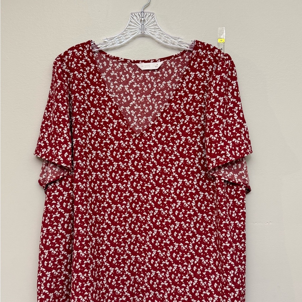 LC Lauren Conrad Red Floral V-Neck Short Sleeve Blouse